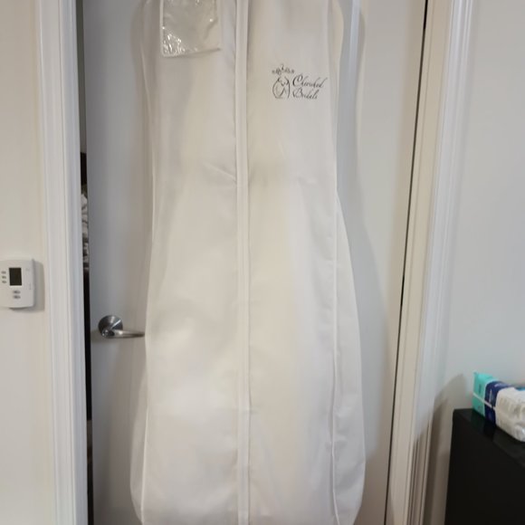 Gorgeous beautiful shape used Galina Signature Wedding gown Ivory, halter Size 6 - Picture 11 of 11